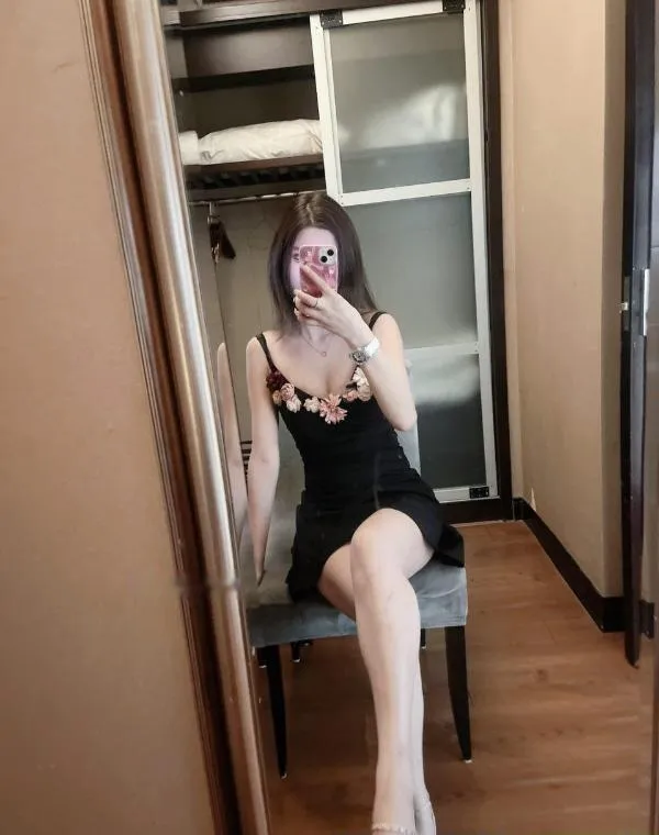 兼职清纯动人小嫩妹