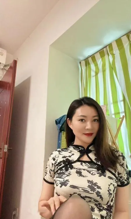 长腿旗袍乐儿