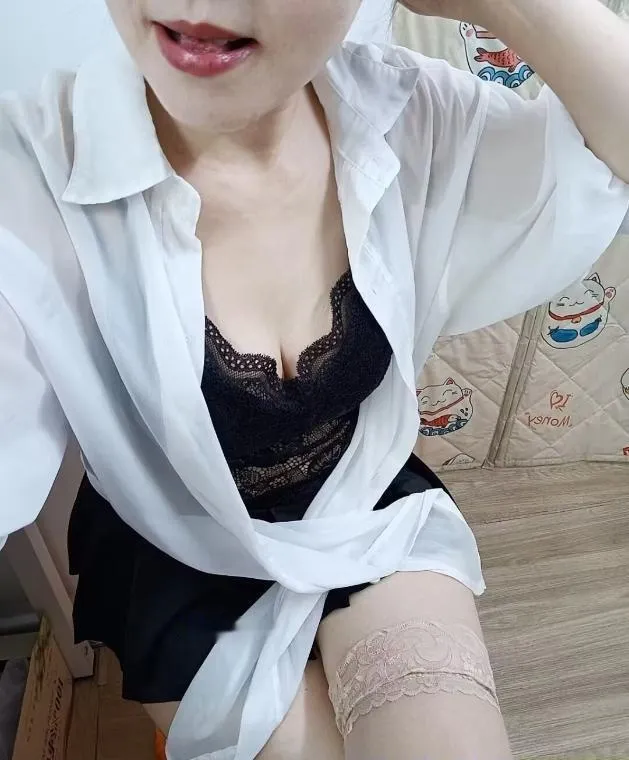 晓港翘臀思思