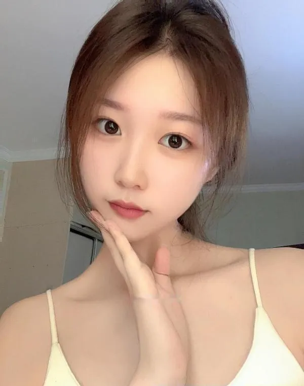 青春可爱娇小型妹妹