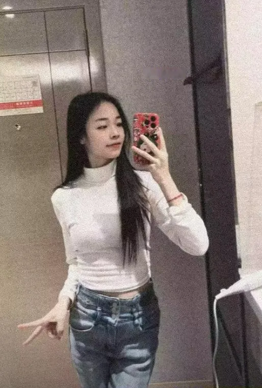 蛇纹管够的小姐姐