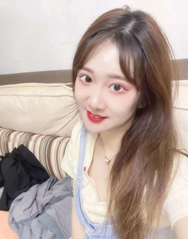 黄岛女友感小美女