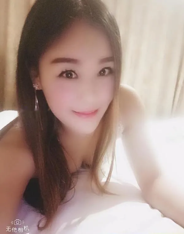 腿模依依