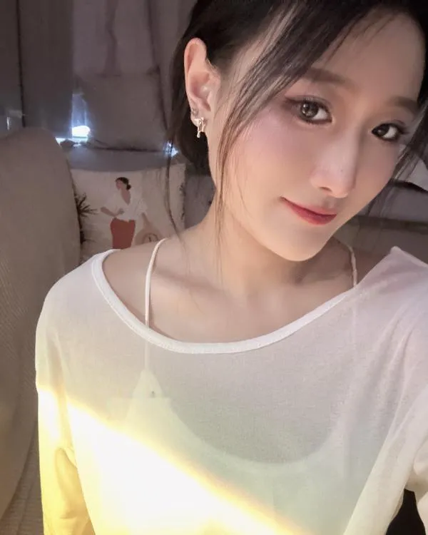东莞大长腿艾薇儿