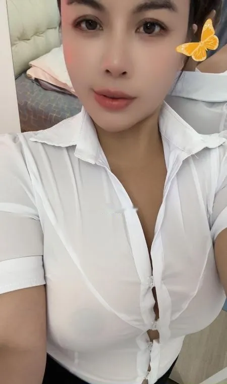 静安性感大胸御姐