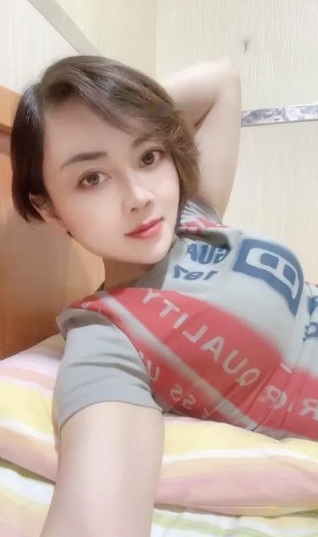 龙岗短发妹子