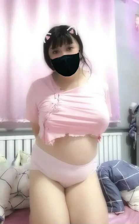 三通大奶巨乳胖美妞儿