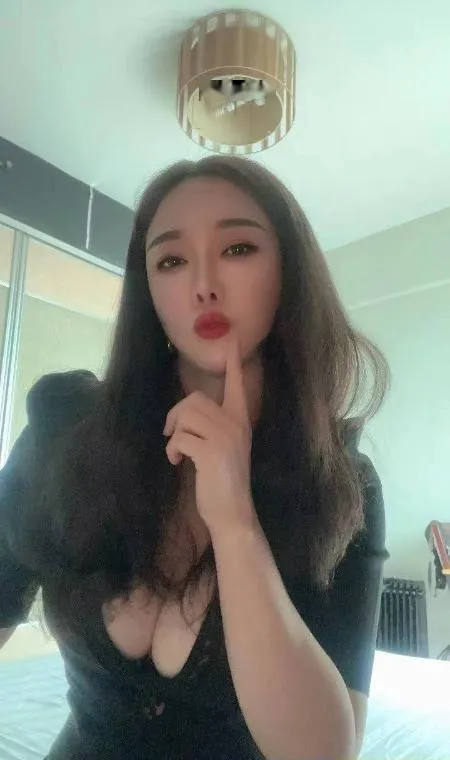 气质美乳轻熟女