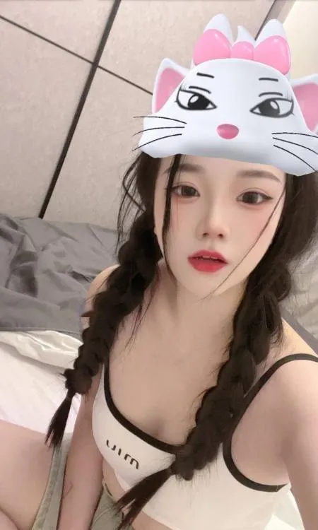 身材火辣淫叫骚气老师