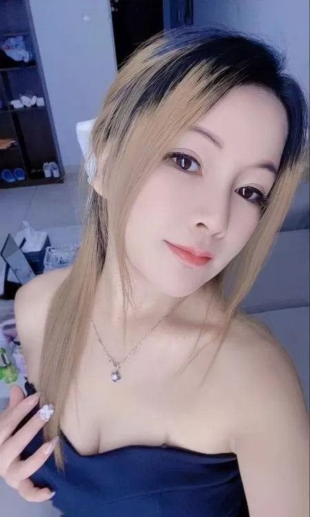 武汉翘臀大胸妹灵灵