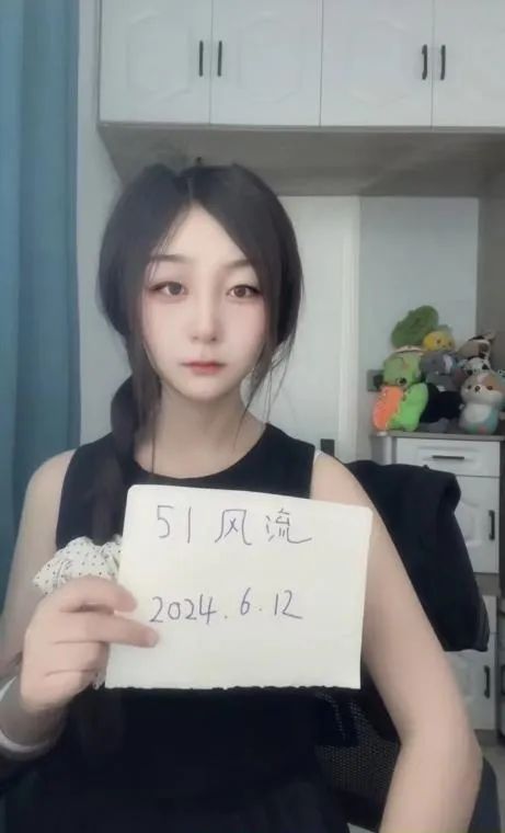 00后童颜嫩妹