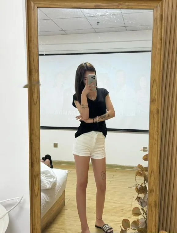 19岁高颜值气质美女