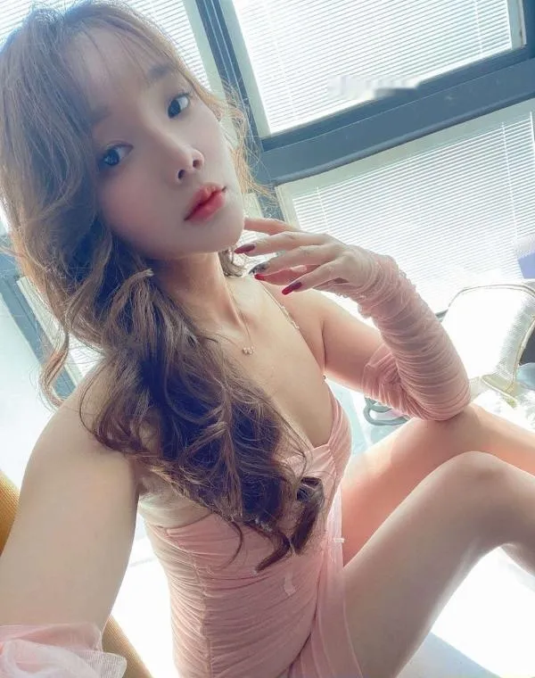 性感翘臀美女