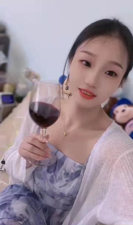 很可爱的小姐姐