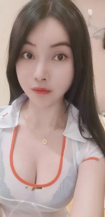 长腿丝袜翘臀妹子