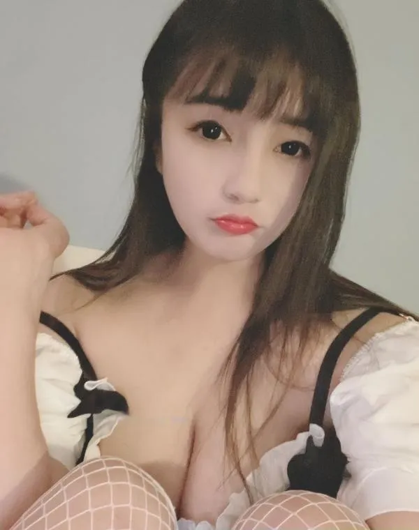 上海零零后小余