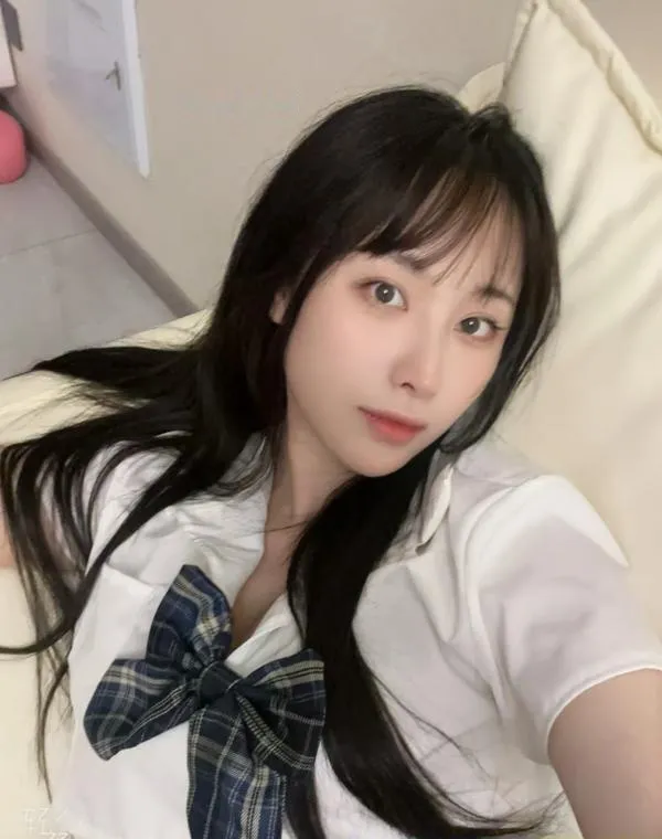 态度挺好的小美女
