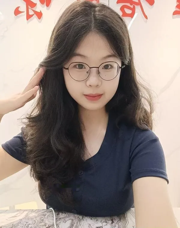 18岁微胖学生妹