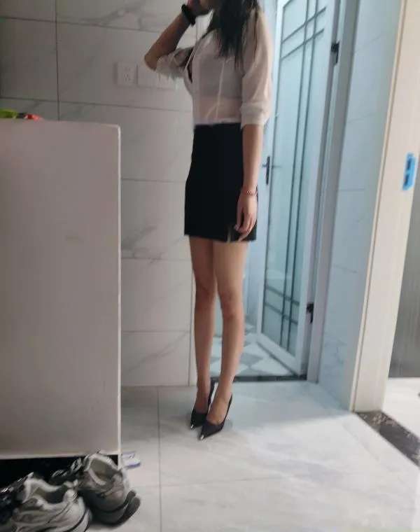 滨江自聊媚娘
