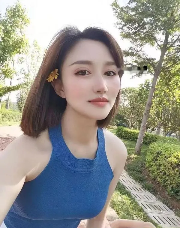 白云桃子姐姐