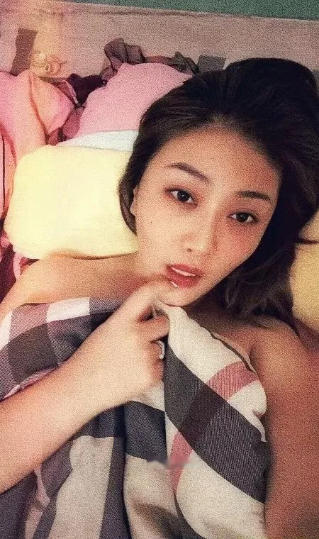 出击性感少妇黄咪