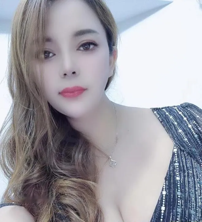 黄岛美乳骚货林林