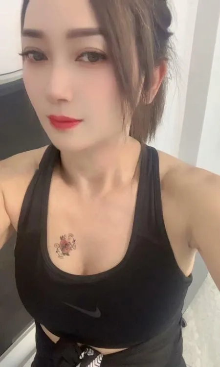 大胸少妇伊伊