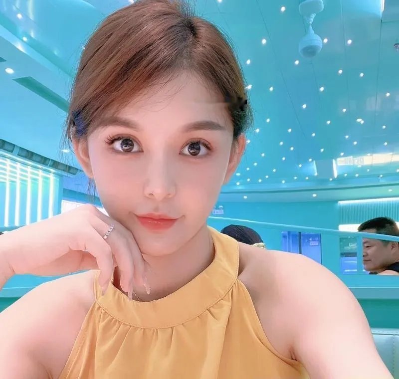 刚下海嫩模