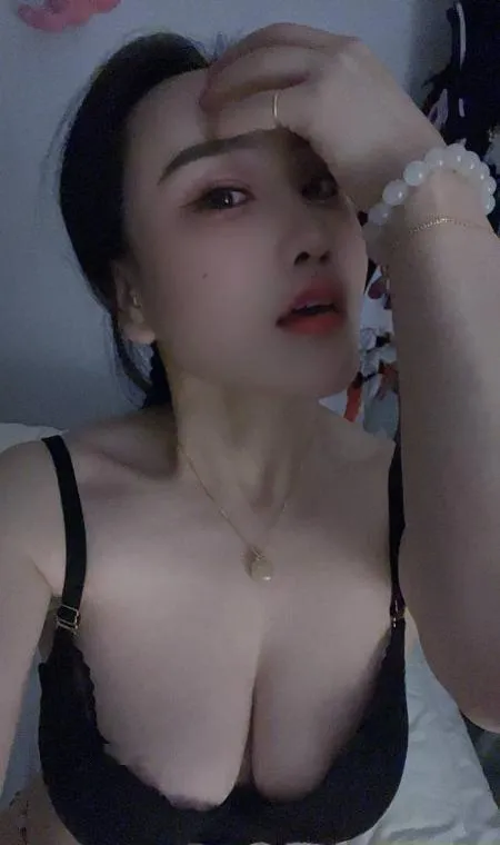 微胖翘臀骚妇