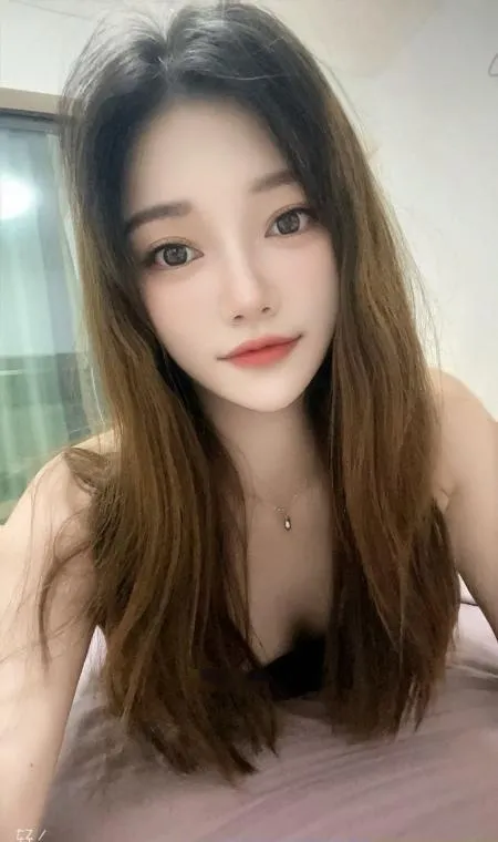 前挺后翘颜值老师