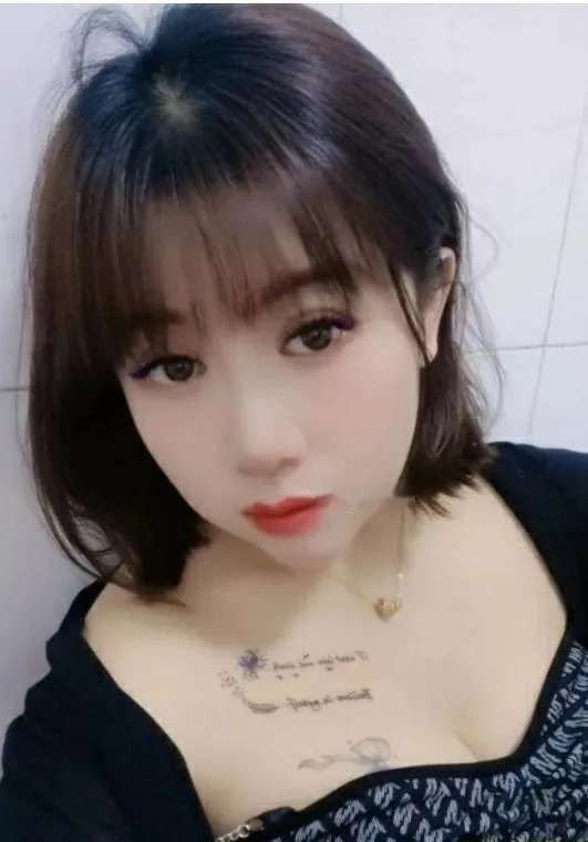 白云少妇琴
