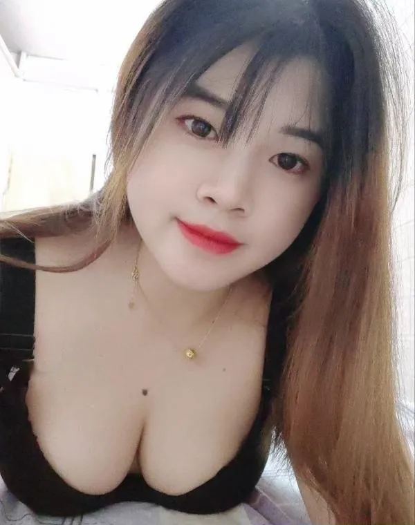 雨花大胸配合妹子
