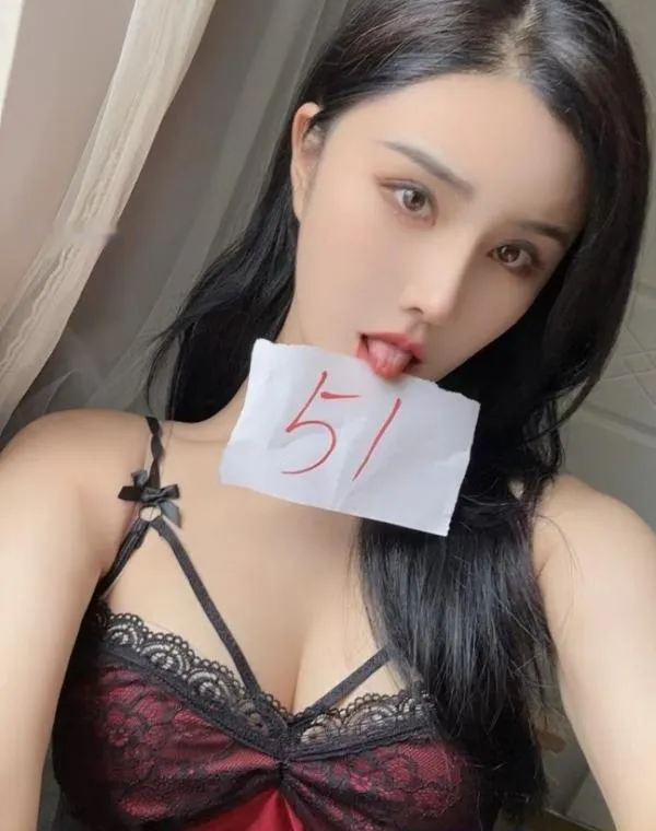 美艳模特月亮姐姐