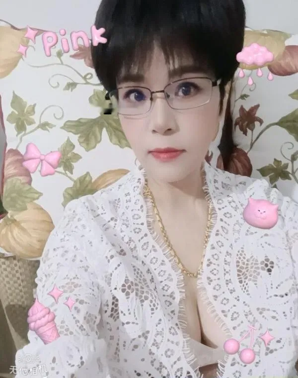 苏州韵味熟女姐姐荷花