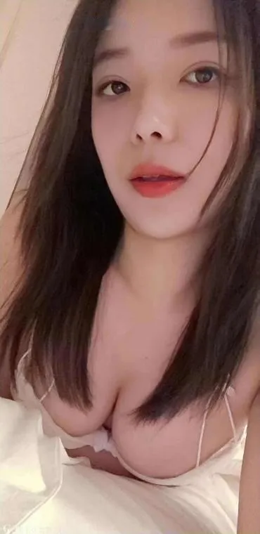 丰乳深喉骚妹子