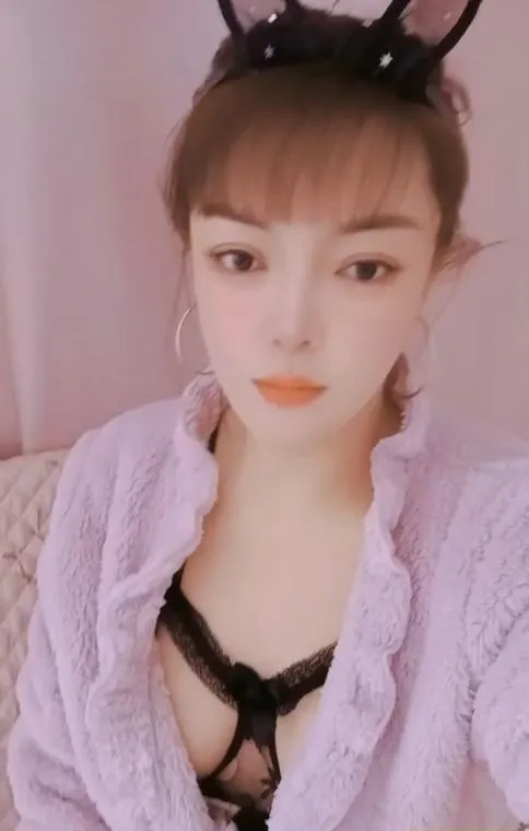 美女彤彤