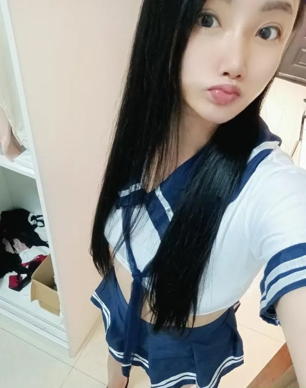 JK制服小美深喉一觉