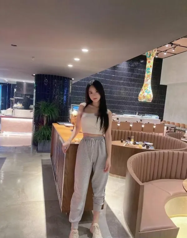 清纯气质小女生