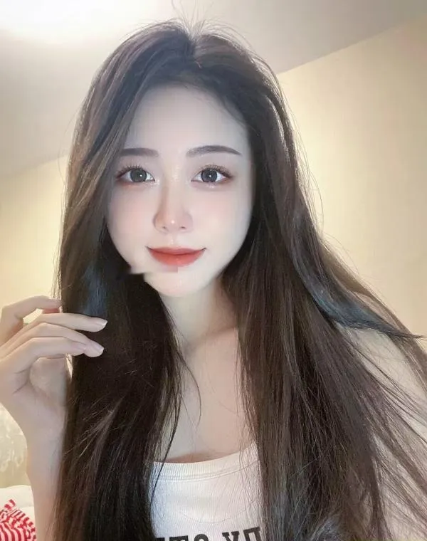 清纯气质小女生