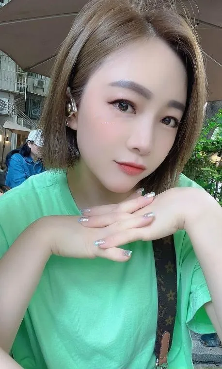 轻熟眼镜姐姐