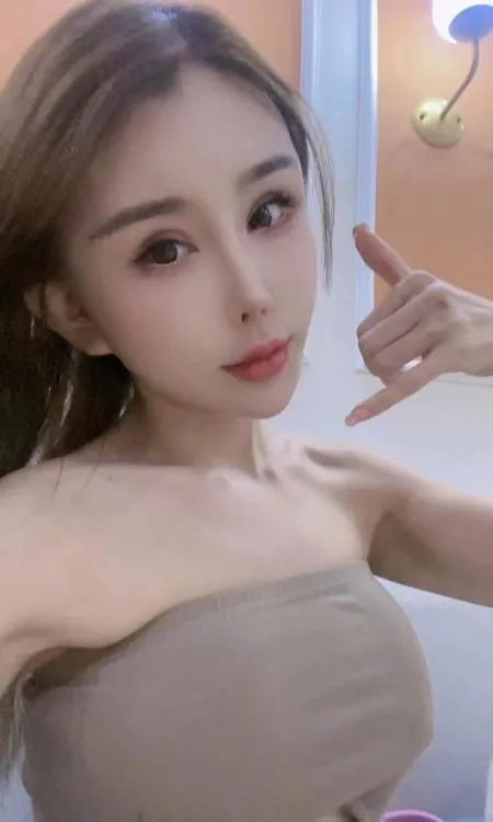 很骚的一个小姐姐