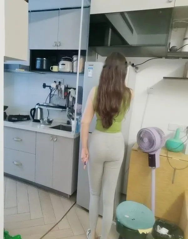 大奶水多骚妇