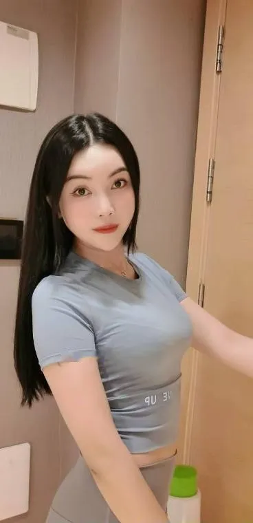 肤白颜值身材好老师
