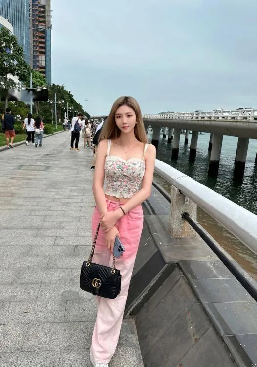 思明区颜值身材系美女