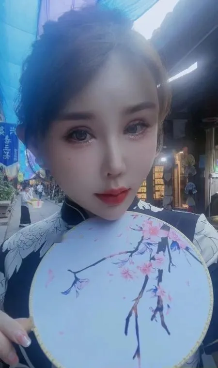 很骚的一个小姐姐