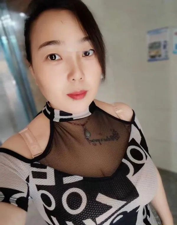光明巨乳少妇