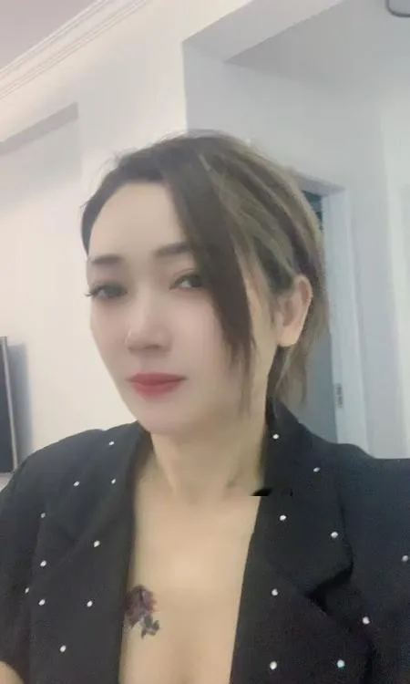 大胸少妇伊伊