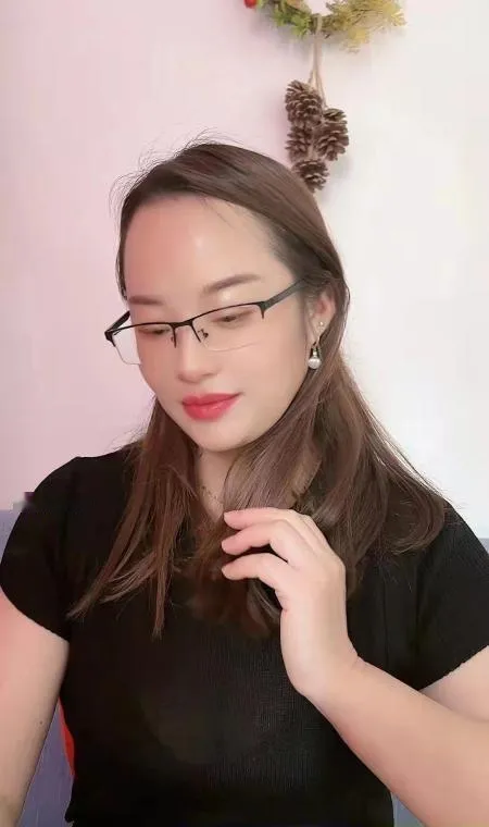带眼镜少妇琳琳