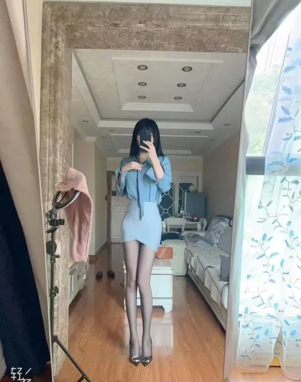 西门长腿依依