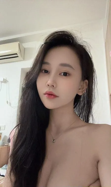 天河腿长肤白小姐姐